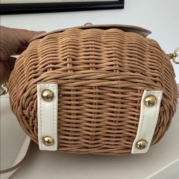 Wicker and White Leather Tommy Bahama Crossbody Bag - Picture 4 of 8